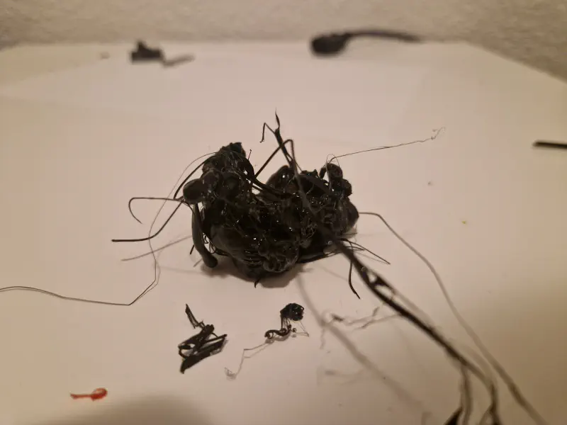 A photo of a fucked-up extruder [3].