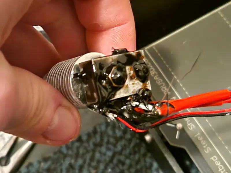 A photo of a fucked-up extruder [4].